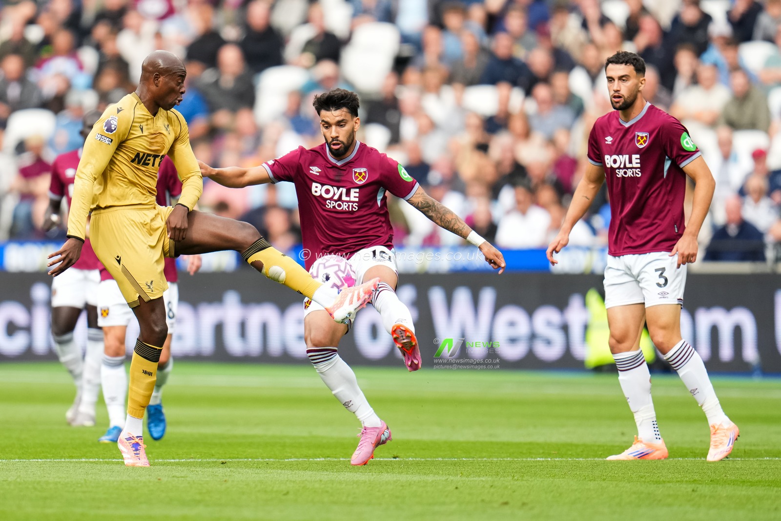 Jean-Philippe Mateta of Crystal Palace and Lucas Paqueta of West Ham United during the Premier League match West Ham United vs Crystal Palace at London Stadium, London, United Kingdom, 20th September 2025

(Photo by Harvey Murphy/News Images)