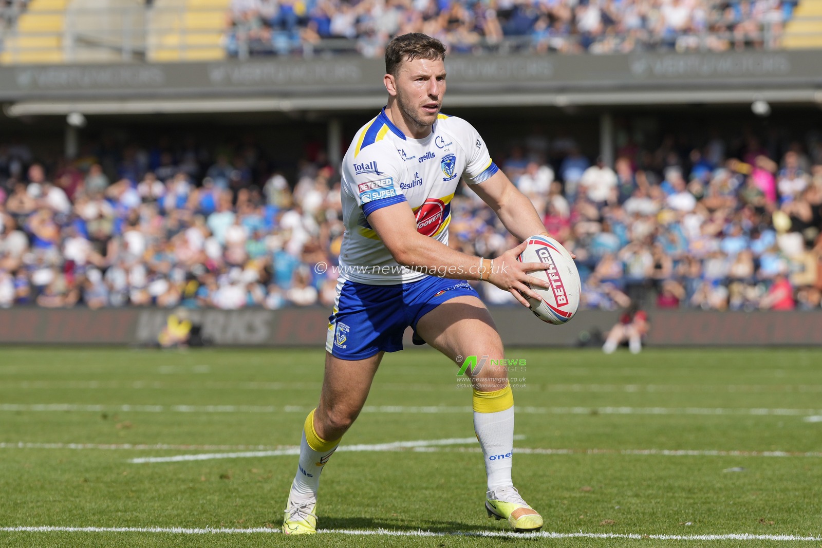 George Williams #6 of Warrington Wolves during the Betfred Super League Round 22 match Leeds Rhinos vs Warrington Wolves at Headingley Stadium, Leeds, United Kingdom, 20th August 2023

(Photo by Steve Flynn/News Images)