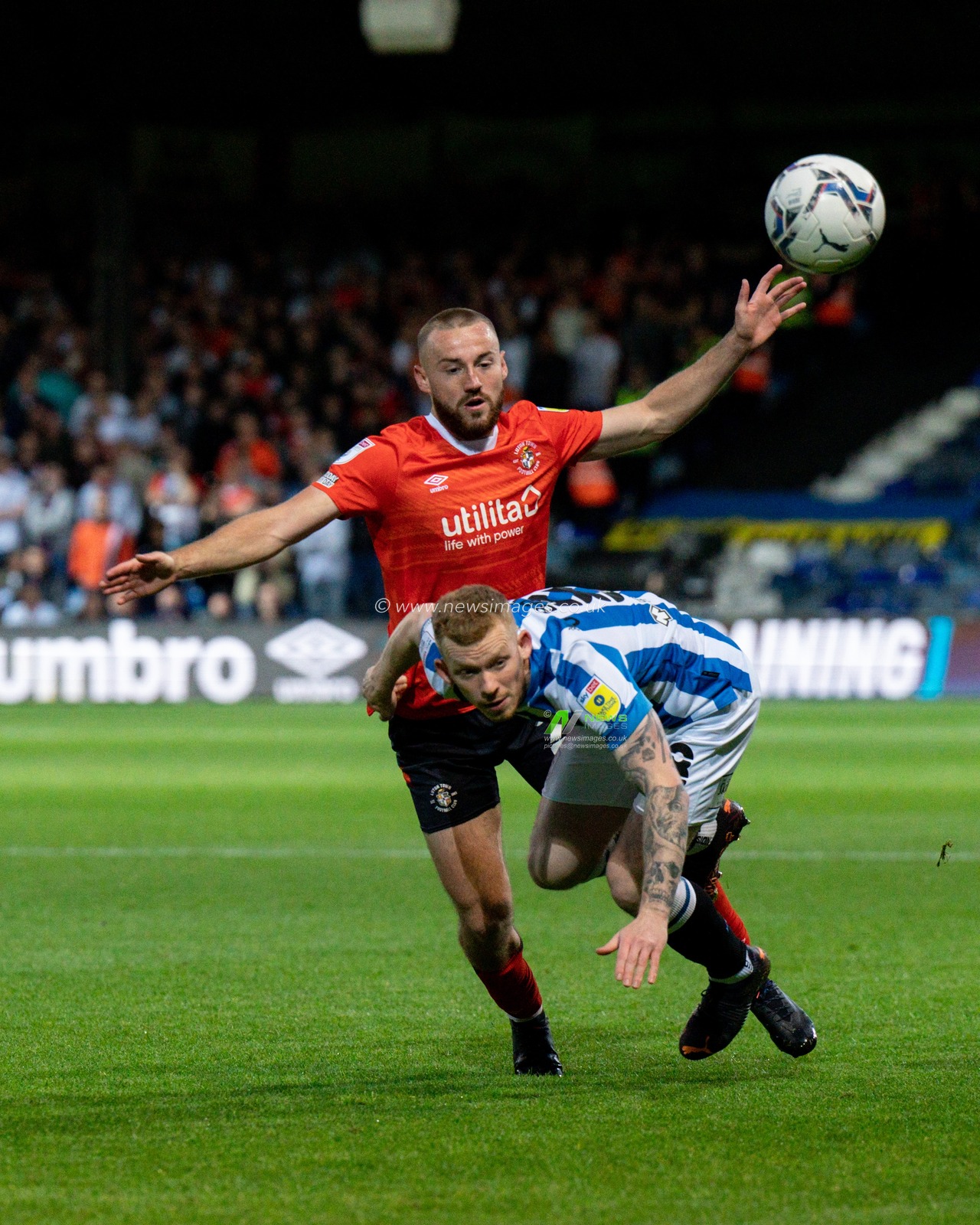 Lewis O'Brien #8 of Huddersfield Town battle for the ball Allan Campbell #22 of Luton Town
