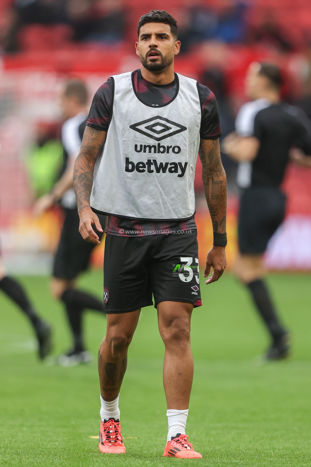 Emerson Palmieri of West Ham in the pregame warmup session during the Premier League match Nottingham Forest vs West Ham United at City Ground, Nottingham, United Kingdom, 2nd November 2024

(Photo by Alfie Cosgrove/News Images)