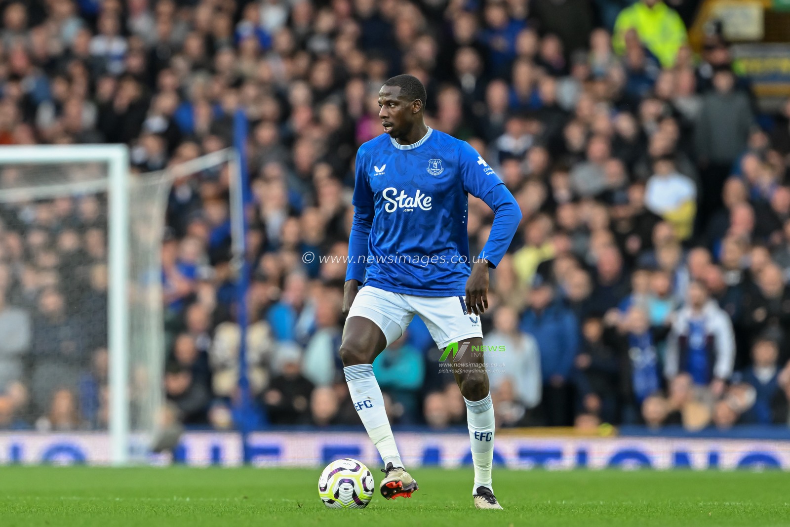 Abdoulaye DoucourÃ© of Everton in action during the Premier League match Everton vs Newcastle United at Goodison Park, Liverpool, United Kingdom, 5th October 2024

(Photo by Cody Froggatt/News Images)