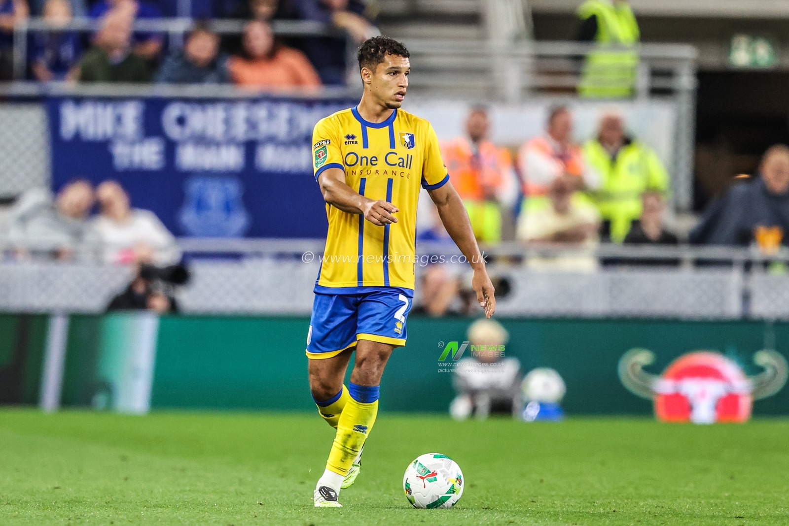 Kyle Knoyle of Mansfield Town during the Carabao Cup match Everton vs Mansfield Town at Hill Dickinson Stadium, Liverpool, United Kingdom, 27th August 2025

(Photo by Alfie Cosgrove/News Images)