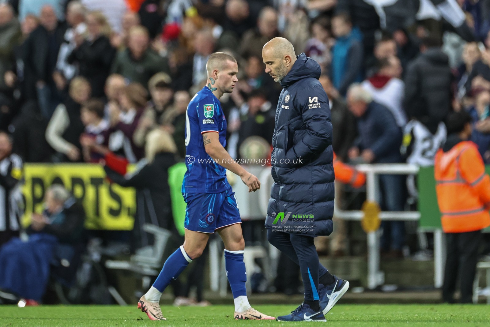 A dejected Enzo Maresca manager of Chelsea walks on the pitch as Mykhaylo Mudryk of Chelsea walks off during the Carabao Cup Last 16 match Newcastle United vs Chelsea at St. James's Park, Newcastle, United Kingdom, 30th October 2024

(Photo by Mark Cosgrove/News Images)