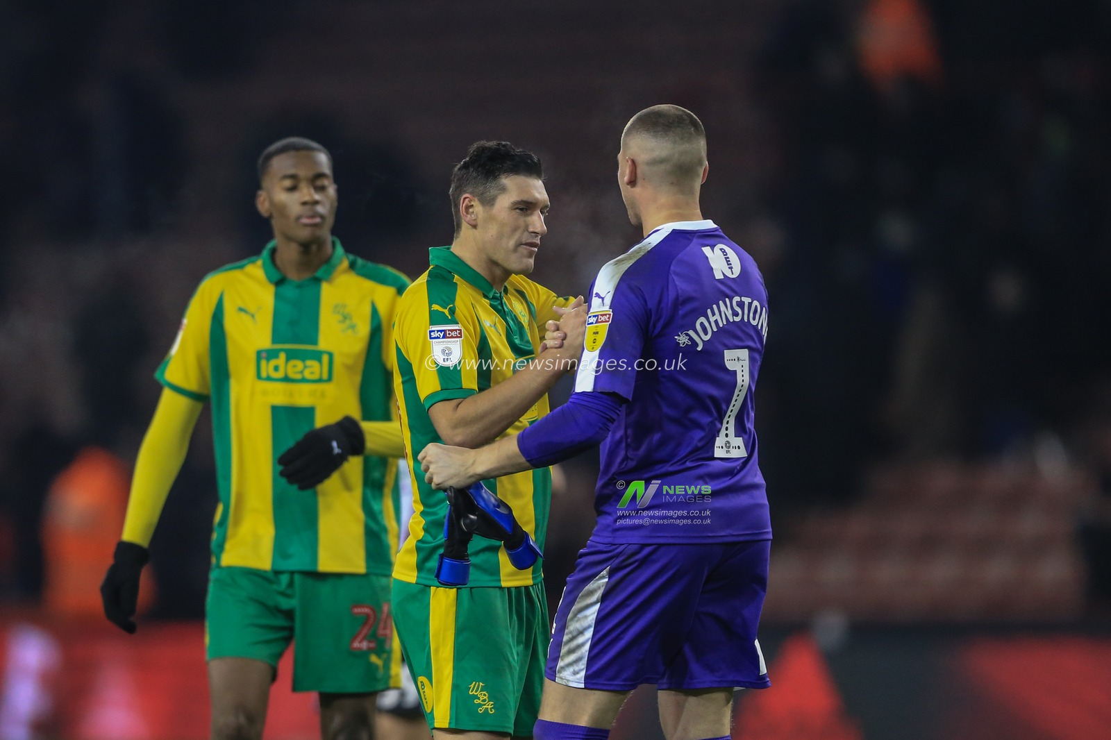 14th December 2018, Bramall Lane, Sheffield, England; Sky Bet Championship, Sheffield United vs West Bromwich Albion ; Sam Johnstone (01) of West Brom congratulates Gareth Barry (18) of West Brom as they win 1-2 with Barry netting one of the two goals 


Credit: Mark Cosgrove/News Images

English Football League images are subject to DataCo Licence