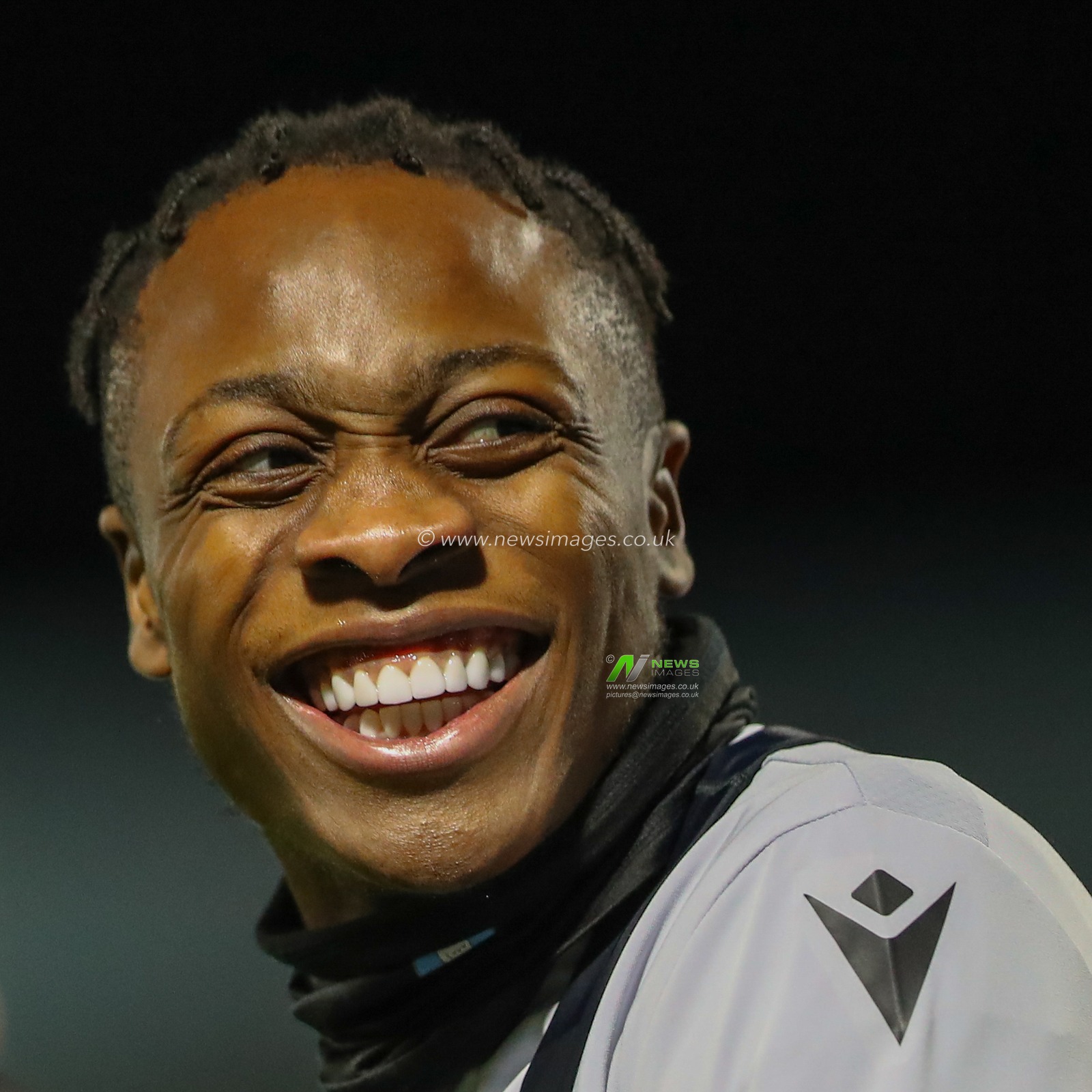 Dennis Adeniran #8 of Sheffield Wednesday during the warm down after the Sky Bet League 1 match Wycombe Wanderers vs Sheffield Wednesday at Adams Park, High Wycombe, United Kingdom, 14th January 2023

(Photo by Gareth Evans/News Images)
