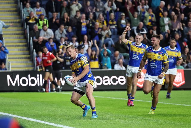Lachie Miller of Leeds Rhinos goes over for a try during the Betfred Super League round 23 match Leeds Rhinos vs Hull KR at Headingley Stadium, Leeds, United Kingdom, 21st August 2025

(Photo by Mark Cosgrove/News Images)