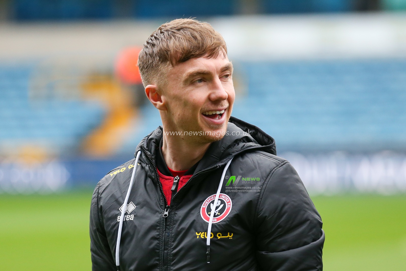 Ben Osborn #23 of Sheffield United all smiles on arrival during the Sky Bet Championship match Millwall vs Sheffield United at The Den, London, United Kingdom, 18th February 2023

(Photo by Arron Gent/News Images)