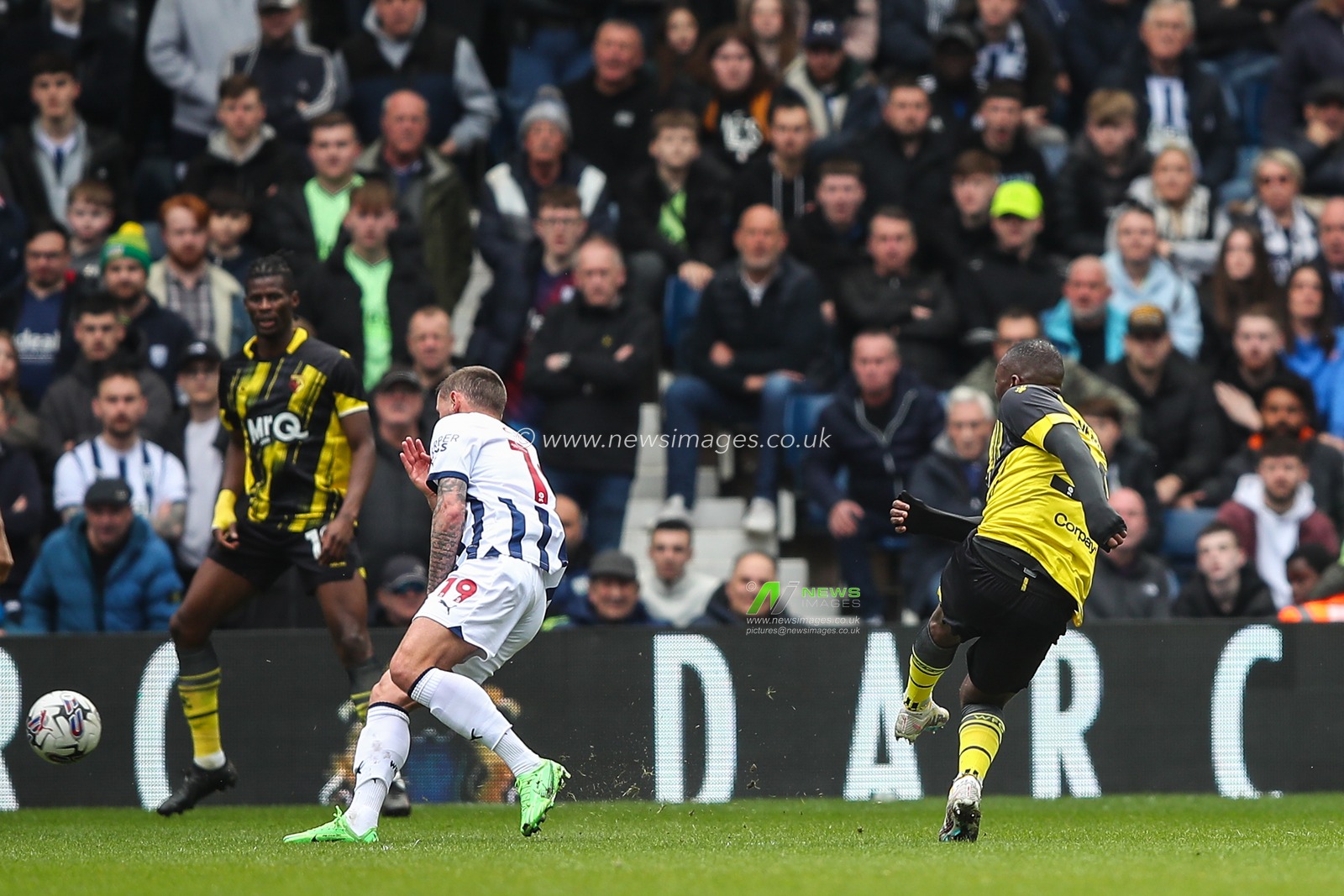 Edo Kayembe of Watford scores a goal to make it 0-1 during the Sky Bet Championship match West Bromwich Albion vs Watford at The Hawthorns, West Bromwich, United Kingdom, 1st April 2024

(Photo by Gareth Evans/News Images)