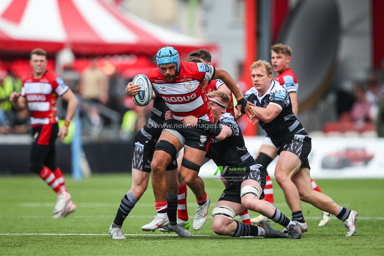 Zach Mercer of Gloucester Rugby is tackled during the Gallagher Premiership match Gloucester Rugby vs Newcastle Falcons at Kingsholm Stadium , Gloucester, United Kingdom, 18th May 2024

(Photo by Gareth Evans/News Images)
