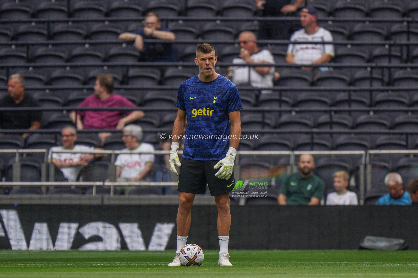 Fraser Forster #20 of Tottenham Hotspur during the pre-game warmup during the Premier League match Tottenham Hotspur vs Fulham at Tottenham Hotspur Stadium, London, United Kingdom, 3rd September 2022

(Photo by Richard Washbrooke/News Images)