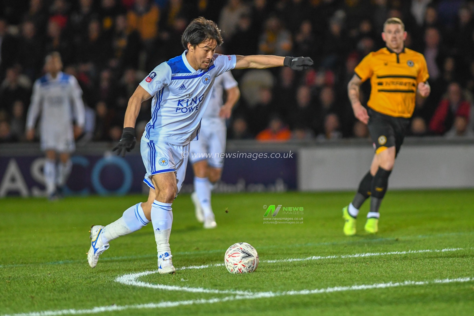 6th January 2019, Rodney Parade, Newport, Wales ; The Emirates FA Cup, 3rd Round, Newport County vs Leicester City : Shinji Okazaki (20) of Leicester City takes a shot at goal

Credit: Gareth Dalley/News Images

English Football League images are subject to DataCo Licence