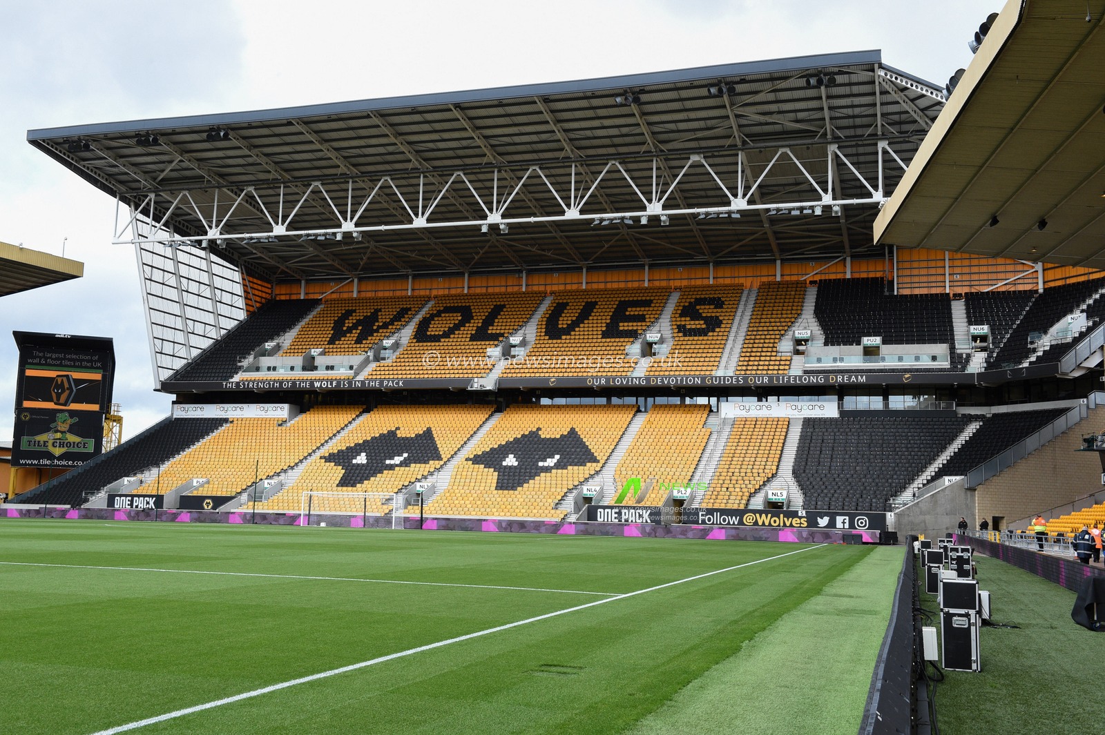 28th September 2019, Molineux, Wolverhampton, England; Premier League, Wolverhampton Wanderers v Watford : A general view of Molineux Stadium, venue for todays game.

Credit: Richard Long/News Images