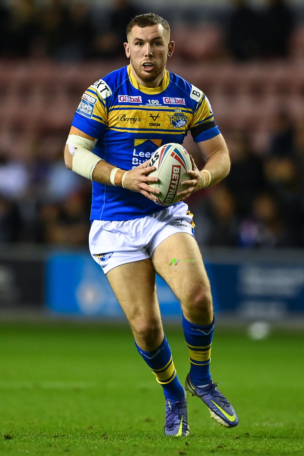 Cameron Smith #17 of Leeds Rhinos in action during the Betfred Super League match Wigan Warriors vs Leeds Rhinos at DW Stadium, Wigan, United Kingdom, 16th September 2022

(Photo by Craig Thomas/News Images)