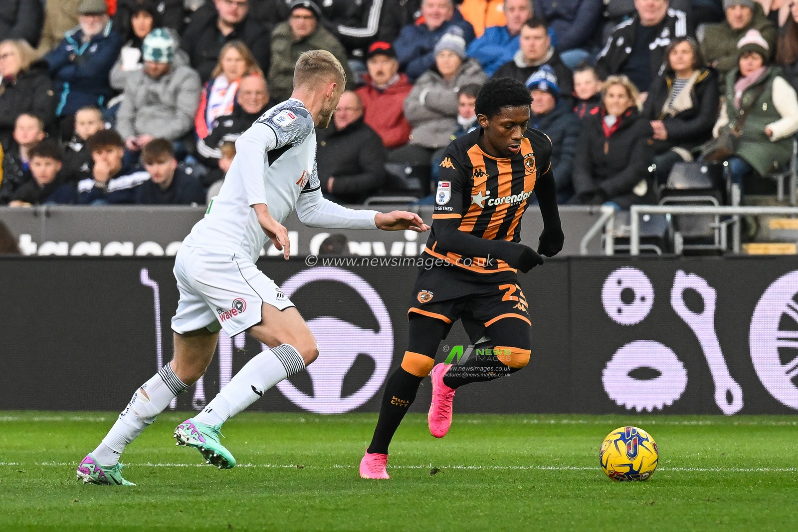 Jaden Philogene-Bidace #23 of Hull City makes a break with the ball during the Sky Bet Championship match Swansea City vs Hull City at Swansea.com Stadium, Swansea, United Kingdom, 25th November 2023

(Photo by Craig Thomas/News Images)
