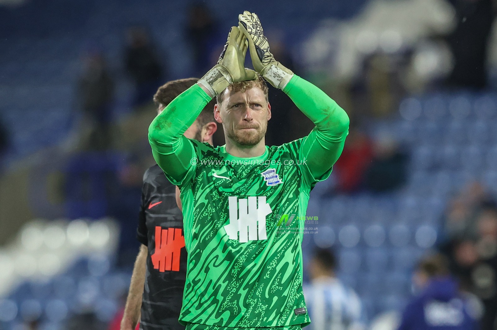 Ryan Allsop of Birmingham City applauds the fans after the game during the Sky Bet League 1 match Huddersfield Town vs Birmingham City at John Smith's Stadium, Huddersfield, United Kingdom, 28th January 2025

(Photo by Alfie Cosgrove/News Images)