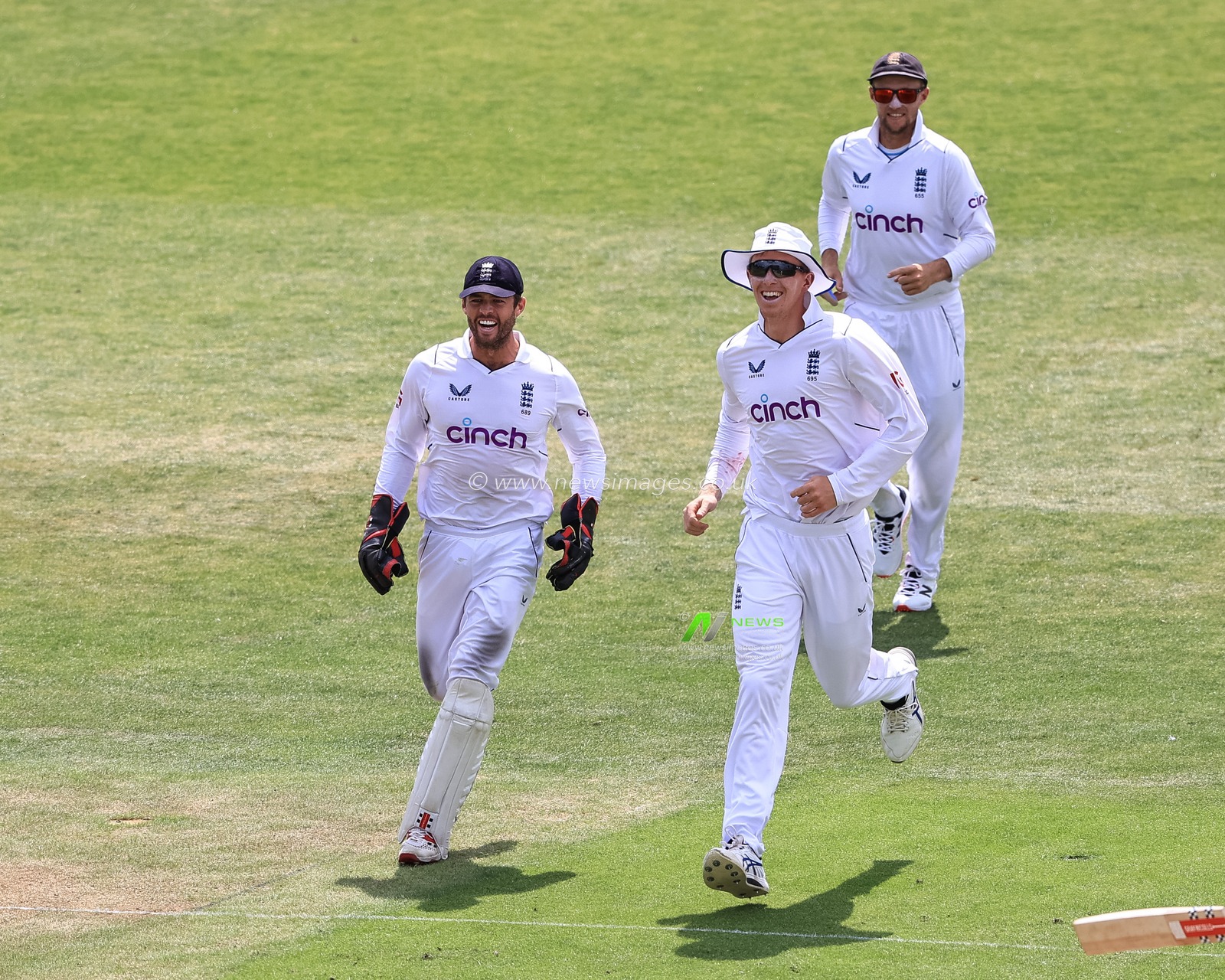 Ben Foakes of England celebrates catching Kane Williamson of New Zealand