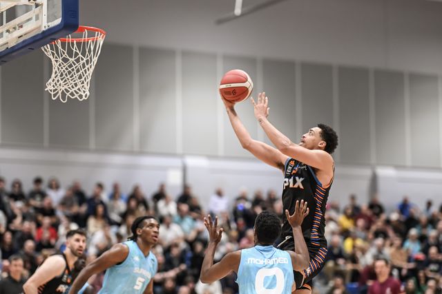 Ethan Chargois of Cheshire Phoenix drives to the net during the British Basketball Championship match Cheshire Phoenix vs Surrey Scorchers at Ellesmere Port Sports Village, Ellesmere Port, United Kingdom, 19th November 2023

(Photo by Craig Thomas/News Images)