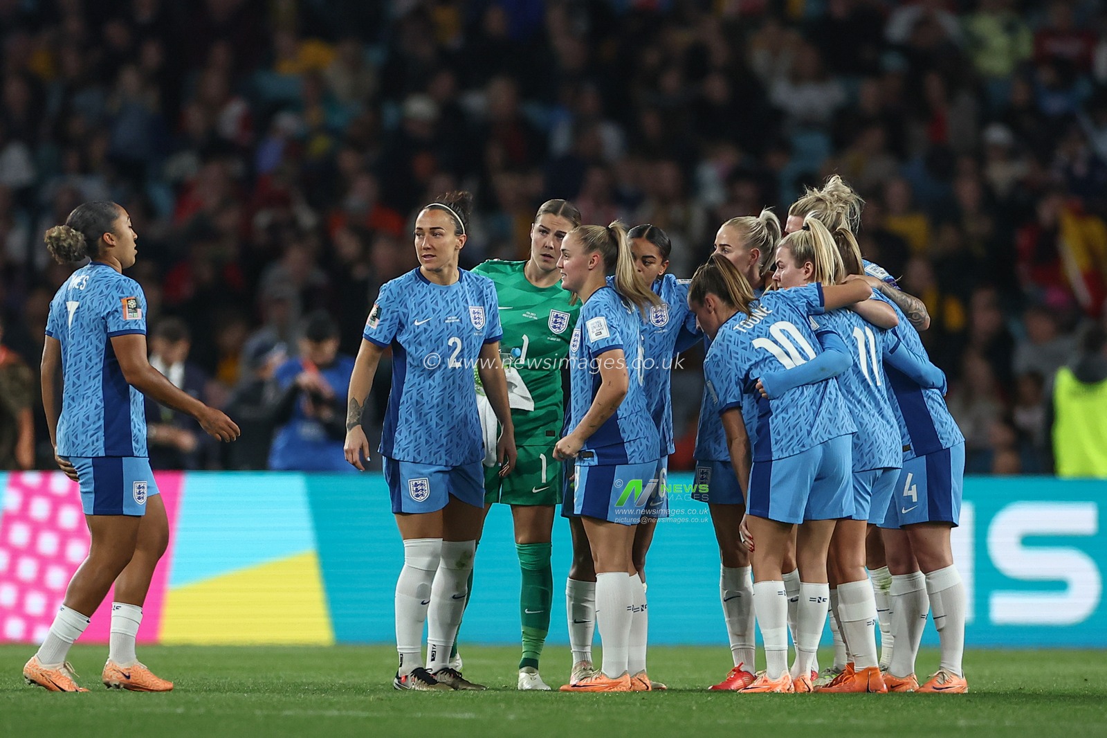 England have a team huddle before the second half starts during the FIFA Women's World Cup 2023 Final match Spain Women vs England Women at Stadium Australia, Sydney, Australia, 20th August 2023

(Photo by Patrick Hoelscher/News Images)