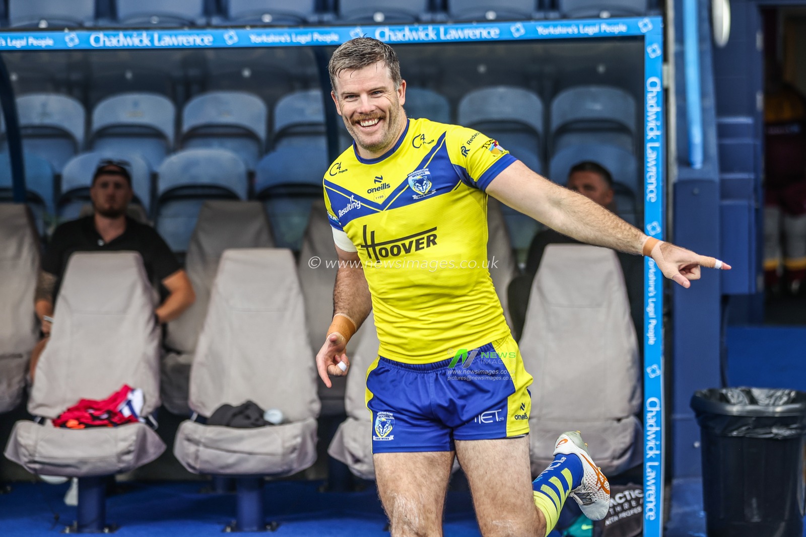 Lachlan Fitzgibbon of Warrington Wolves comes out for the warmups during the Betfred Super League Round 23 match Huddersfield Giants vs Warrington Wolves at Accu Stadium, Huddersfield, United Kingdom, 24th August 2025

(Photo by Alfie Cosgrove/News Images)