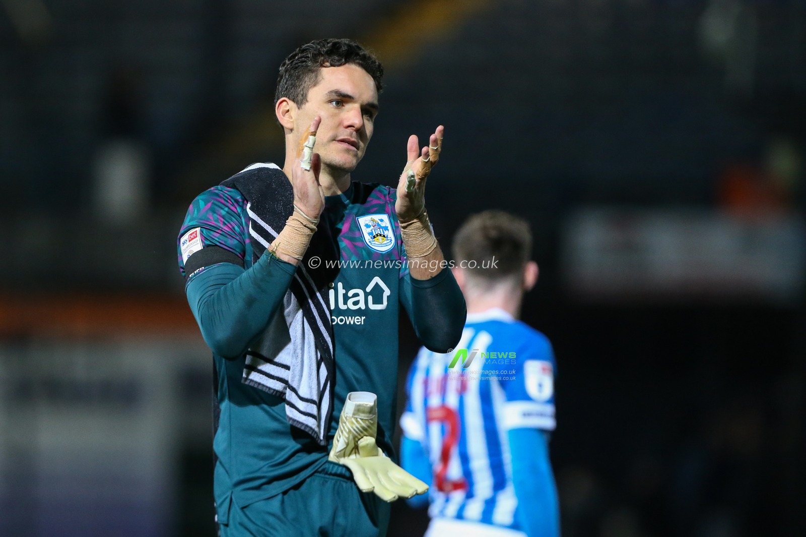 Lee Nicholls #21 of Huddersfield Town acknowledges the support at the final whistle during the Sky Bet Championship match Luton Town vs Huddersfield Town at Kenilworth Road, Luton, United Kingdom, 4th October 2022

(Photo by Arron Gent/News Images)
