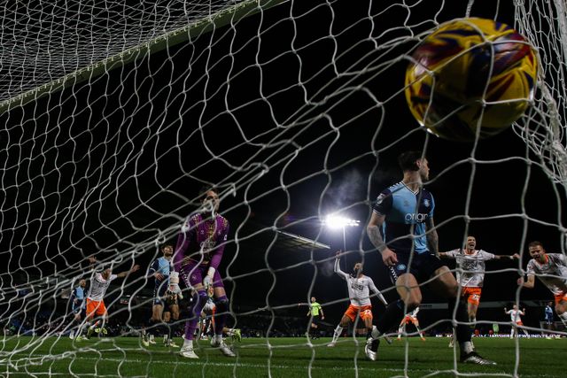 Kyle Joseph of Blackpool scores a goal to make it 1-1 during the Sky Bet League 1 match Wycombe Wanderers vs Blackpool at Adams Park, High Wycombe, United Kingdom, 4th January 2025

(Photo by Gareth Evans/News Images)