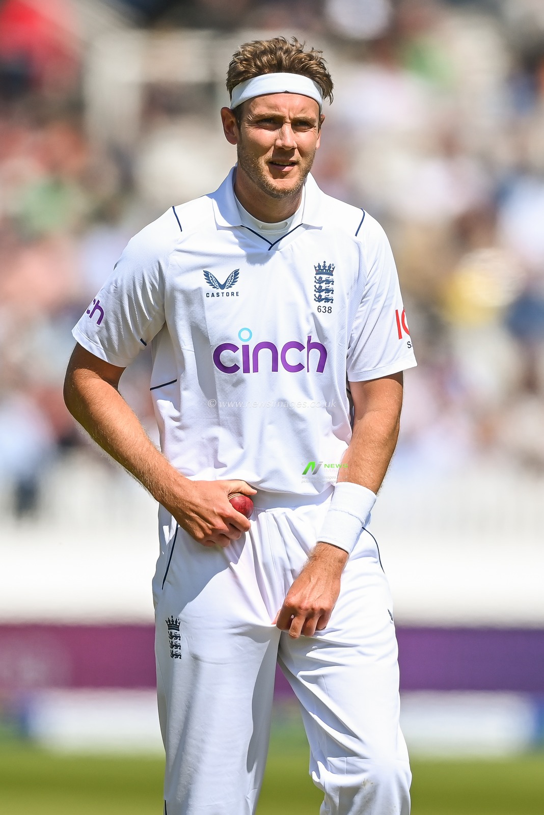 Stuart Broad of England shines the ball before he bowls during the LV= Insurance day one Test match England vs Ireland at Lords, London, United Kingdom, 1st June 2023

(Photo by Craig Thomas/News Images)