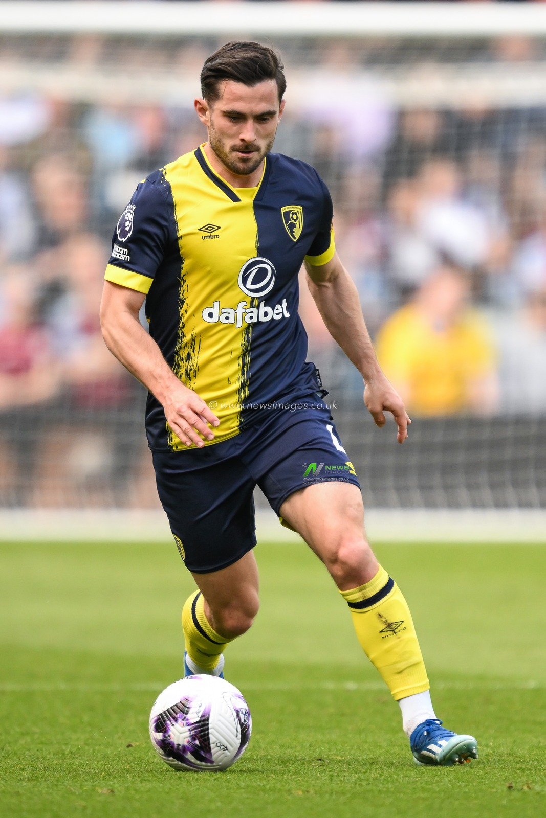 Lewis Cook of Bournemouth makes a break with the ball during the Premier League match Aston Villa vs Bournemouth at Villa Park, Birmingham, United Kingdom, 21st April 2024

(Photo by Craig Thomas/News Images)