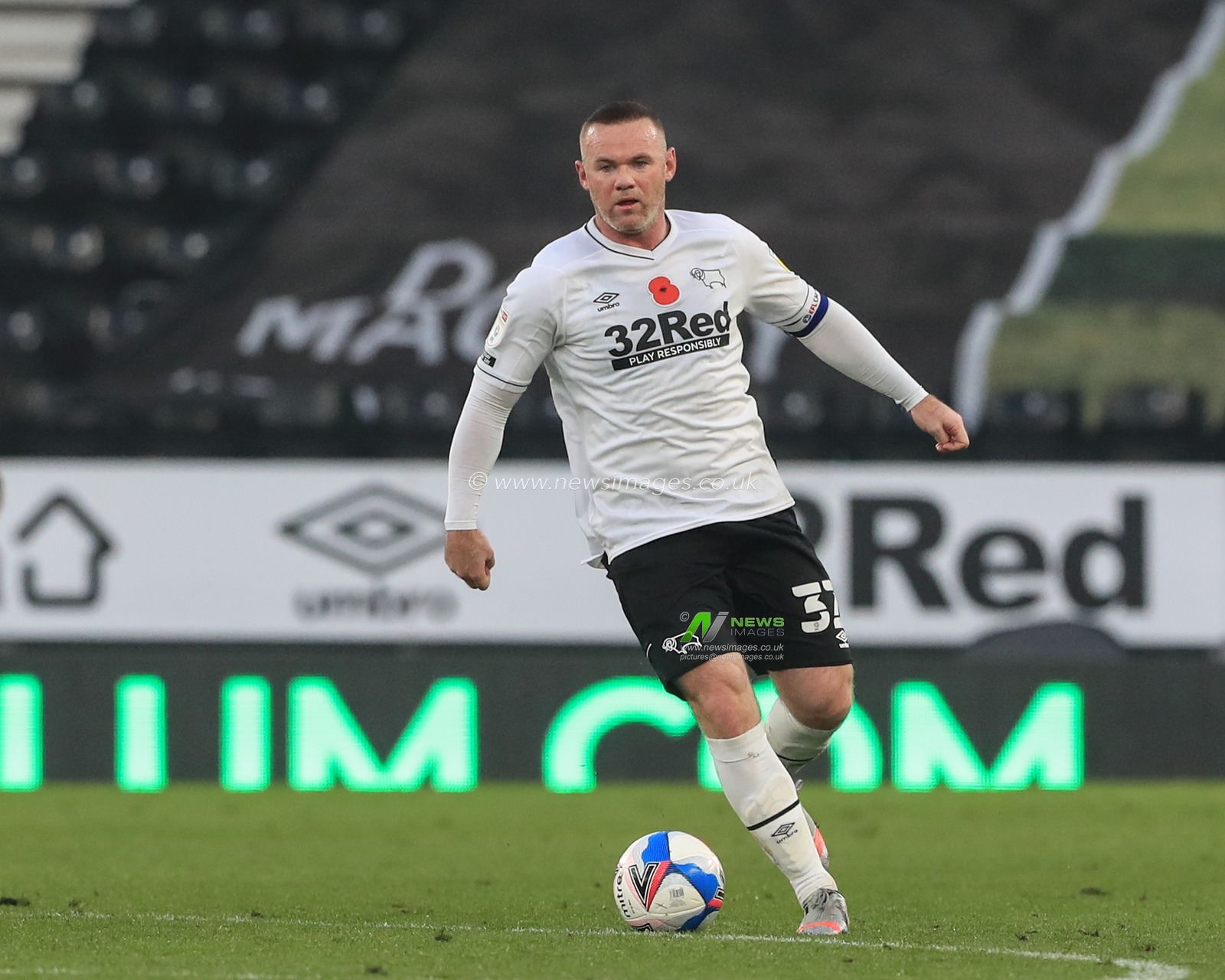 Wayne Rooney #32 of Derby County breaks with the ball
