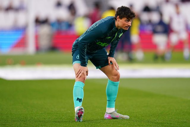 Hugo Bueno of Wolverhampton Wanderers warming up during the Premier League match West Ham United vs Wolverhampton Wanderers at London Stadium, London, United Kingdom on 10 April 2026

(Photo by Harvey Murphy/News Images)