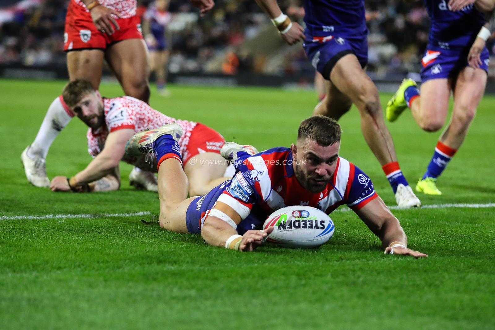 Mike McMeeken of Wakefield Trinity goes over for a try and makes the score 10-16 during the Betfred Super League Round 6 match Leigh Leopards vs Wakefield Trinity at Leigh Sports Village, Leigh, United Kingdom, 28th March 2025

(Photo by Gareth Evans/News Images)