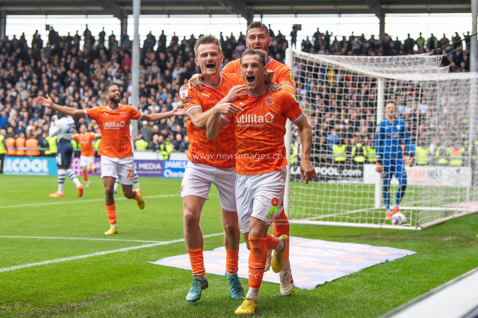 Jerry Yates #9 of Blackpool celebrates his goal to make it 3-1 during the Sky Bet Championship match Blackpool vs Preston North End at Bloomfield Road, Blackpool, United Kingdom, 22nd October 2022

(Photo by Craig Thomas/News Images)