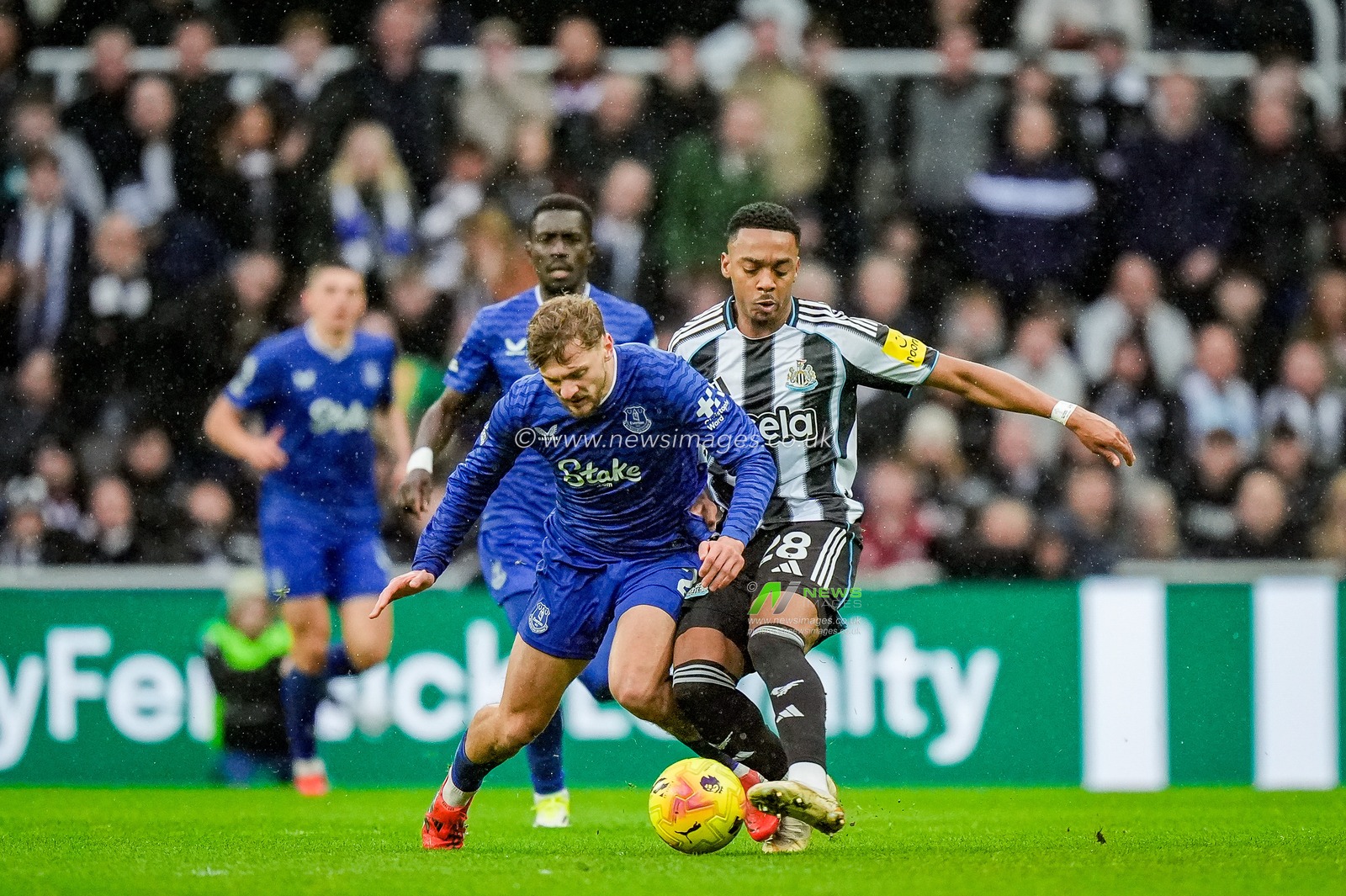 Kiernan Dewsbury-Hall of Everton is tackled by  Joe Willock of Newcastle United during the Premier League match Newcastle Untied vs Everton at St. James's Park, Newcastle, United Kingdom on 28 February 2026

(Photo by Maynard Manyowa/News Images)