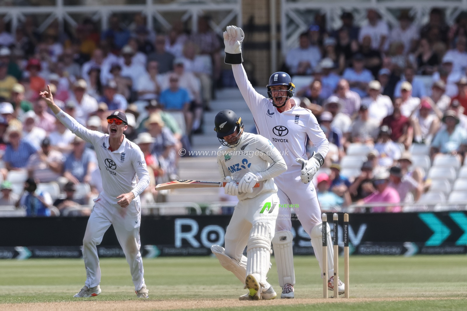 Tom Blundell of New Zealand is bowled out by LBW by Shoaib Bashir of England during the 3rd Rothesay Test Match Day 2 match England vs New Zealand at Trent Bridge, Nottingham, United Kingdom on 26 June 2026

(Photo by Mark Cosgrove/News Images)