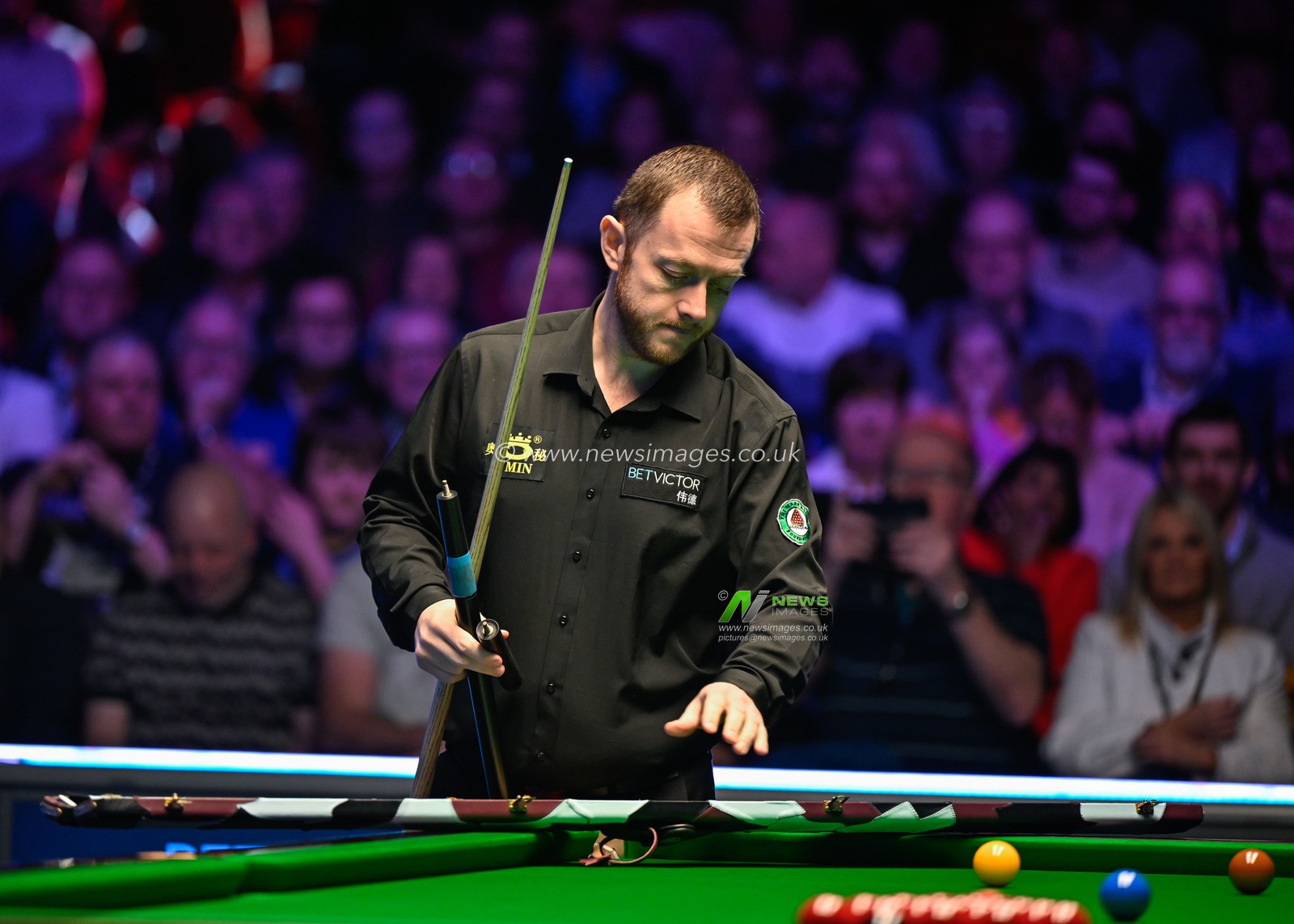Mark Allen sets up his cue ahead of the match, during the 2024 BetVictor Welsh Open at Venue Cymru, Llandudno, United Kingdom, 16th February 2024

(Photo by Cody Froggatt/News Images)