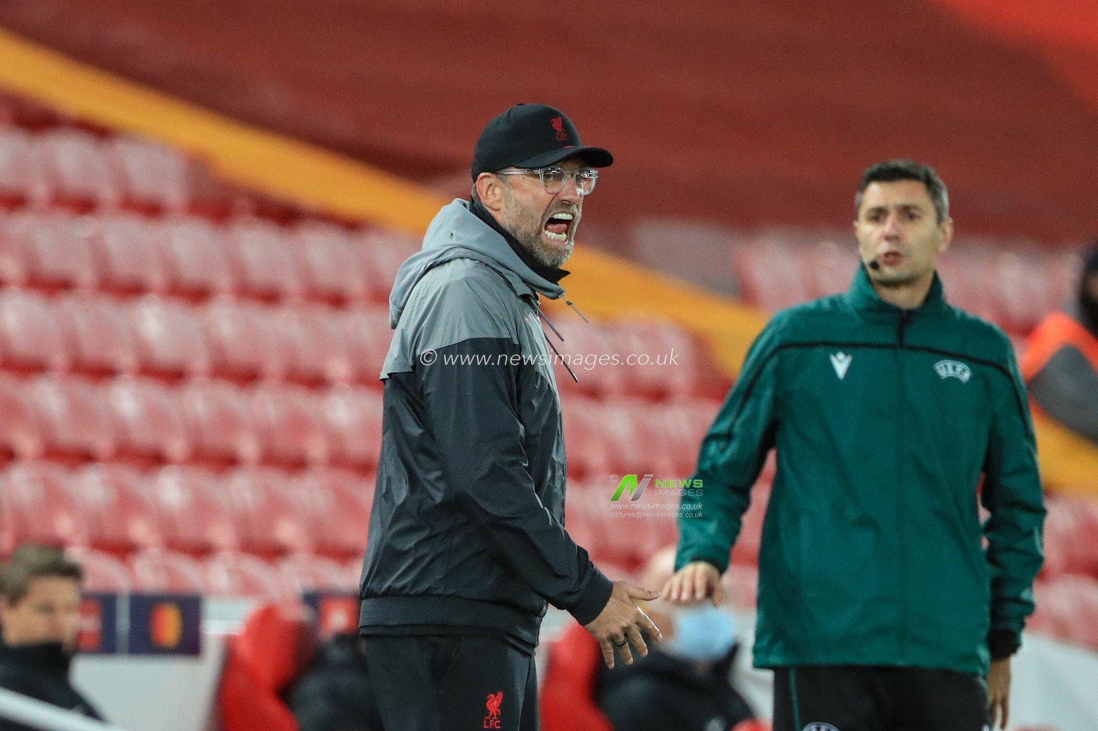 Jurgen Klopp manager of Liverpool reacts to the tackle on Jordan Henderson (14) of Liverpool
