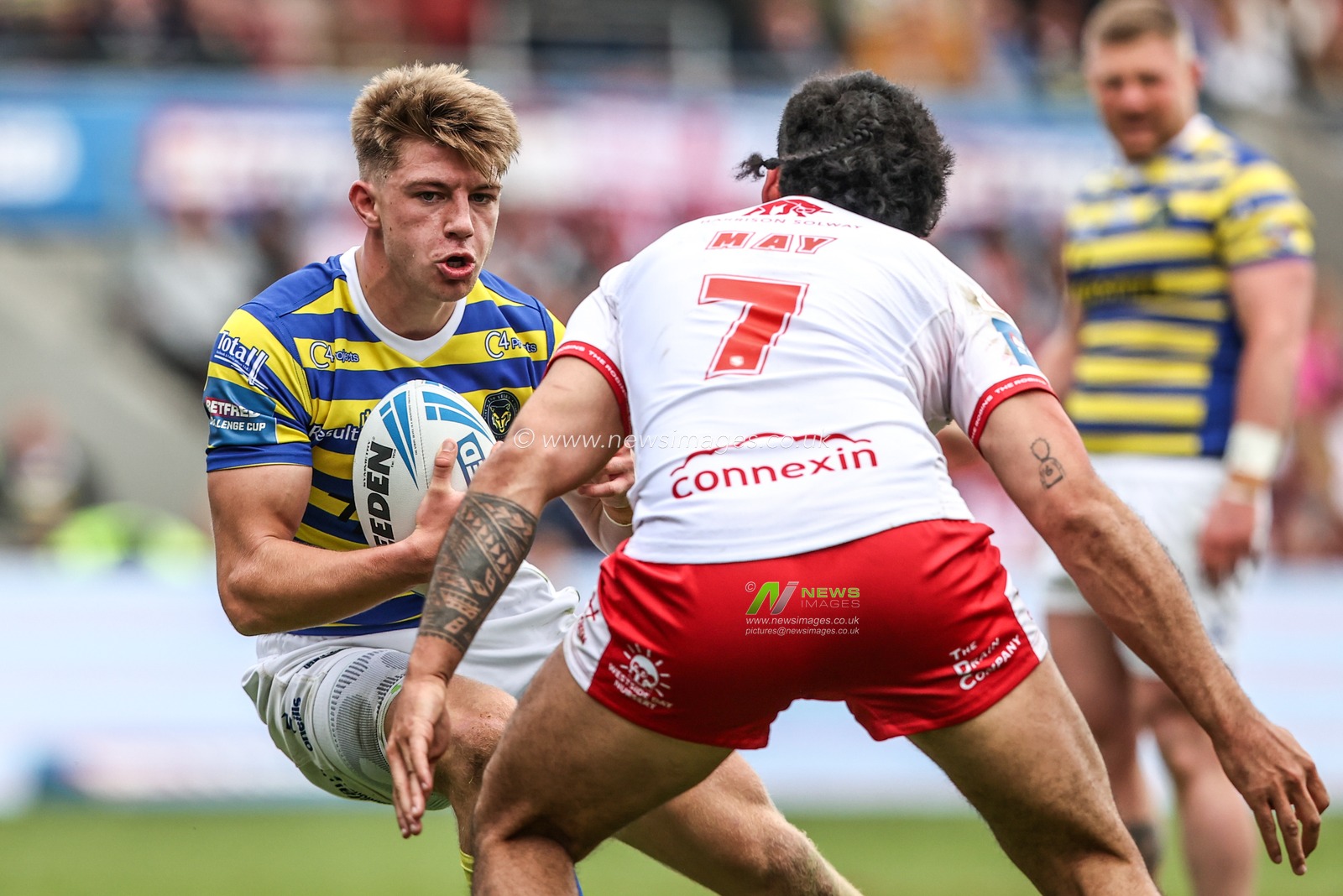 Ewan Irwin of Warrington Wolves battle for the ball during the Betfred Challenge Cup Semi-Finals match Warrington Wolves vs Hull KR at Eco-Power Stadium, Doncaster, United Kingdom on 10 May 2026

(Photo by Alfie Cosgrove/News Images)