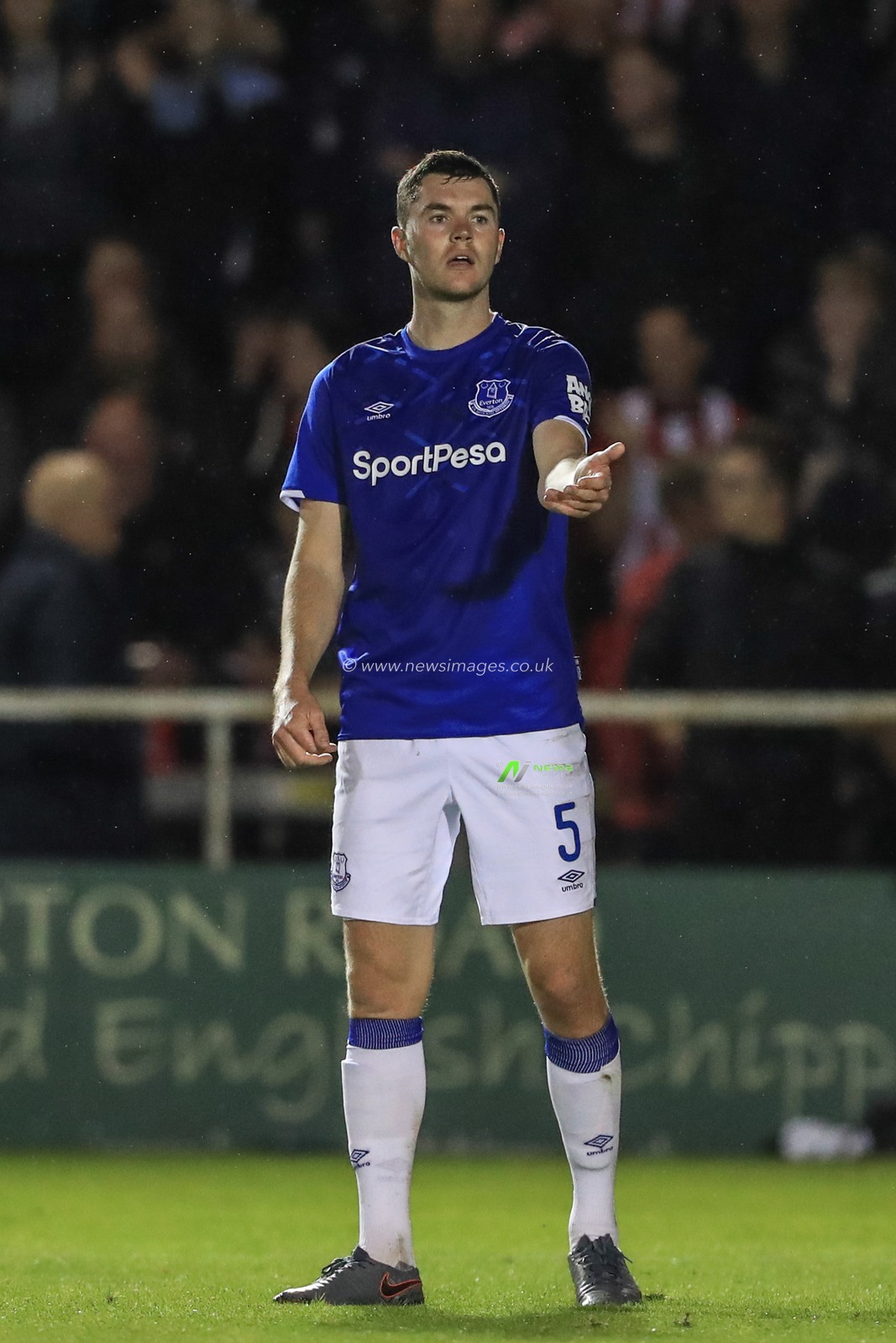 28th August 2019 , Sincil Bank, Lincoln, England; Carabao Cup Football, Second Round, Lincoln City vs Everton ; Michael Keane (5) of Everton during the game


Credit: Mark Cosgrove/News Images

English Football League images are subject to DataCo Licence
