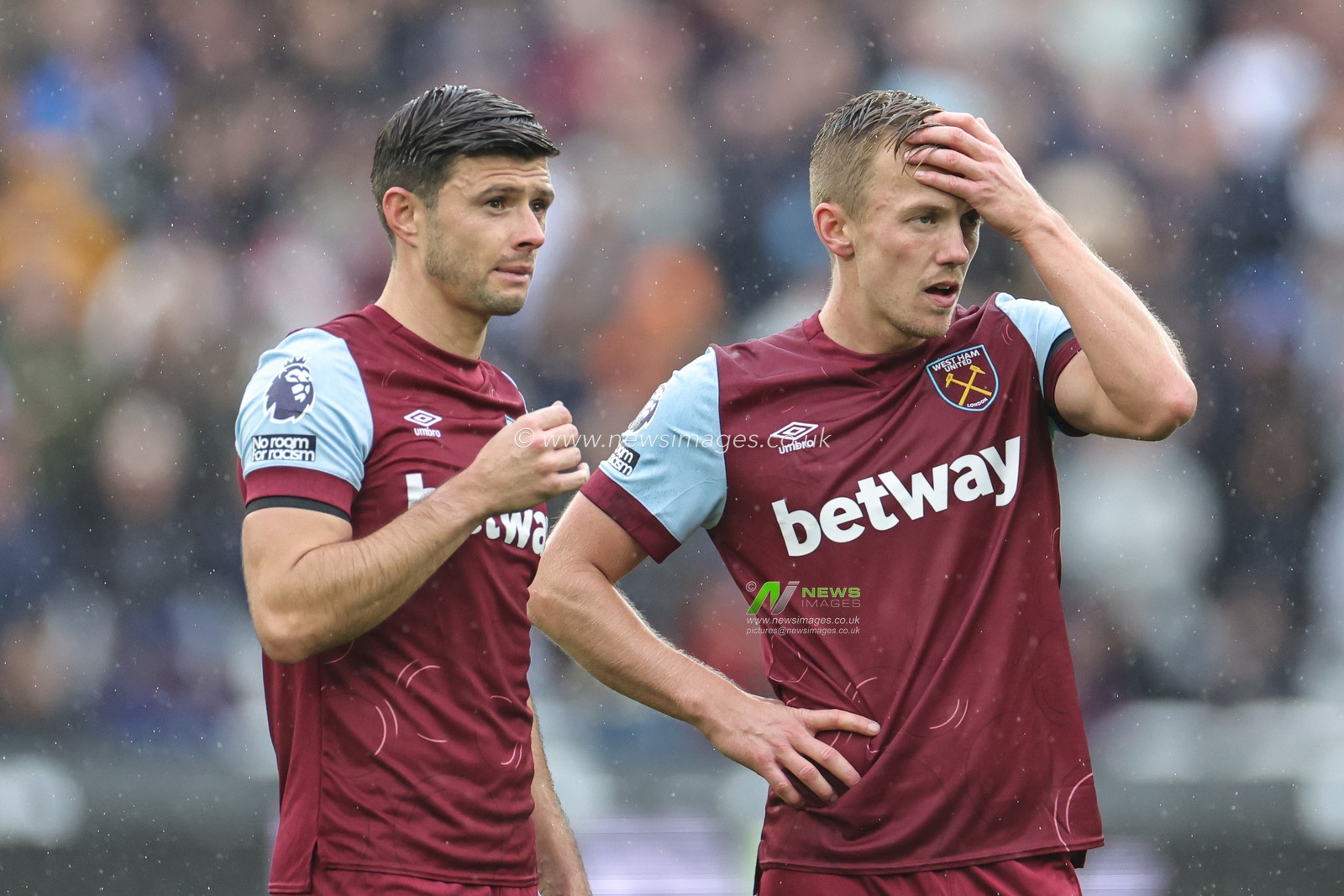 Aaron Cresswell #3 of West Ham United and James Ward-Prowse #7 of West Ham United discuss free kick during the Premier League match West Ham United vs Everton at London Stadium, London, United Kingdom, 29th October 2023

(Photo by Mark Cosgrove/News Images)