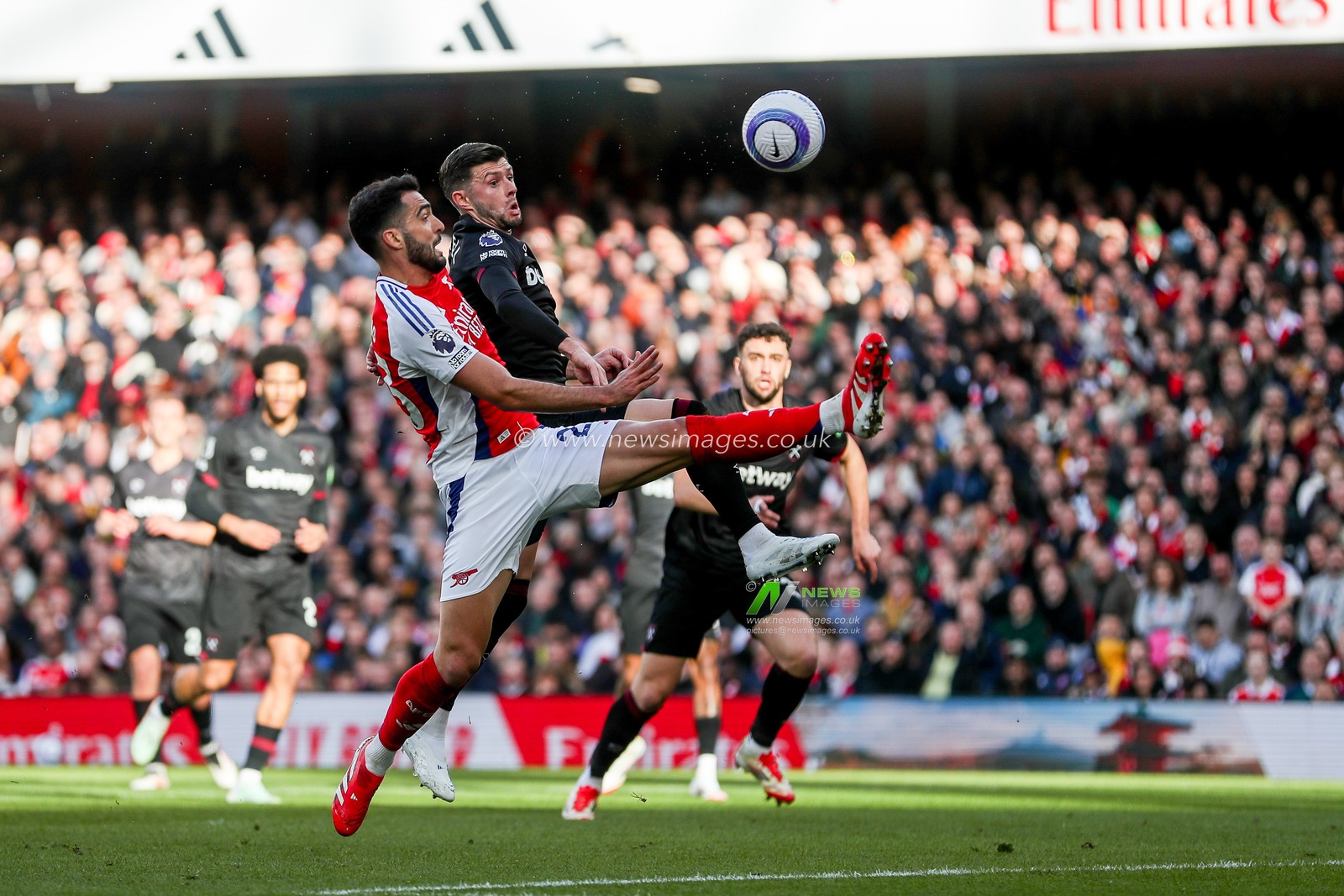 Mikel Merino of Arsenal shoots during the Premier League match Arsenal vs West Ham United at Emirates Stadium, London, United Kingdom, 22nd February 2025

(Photo by Izzy Poles/News Images)