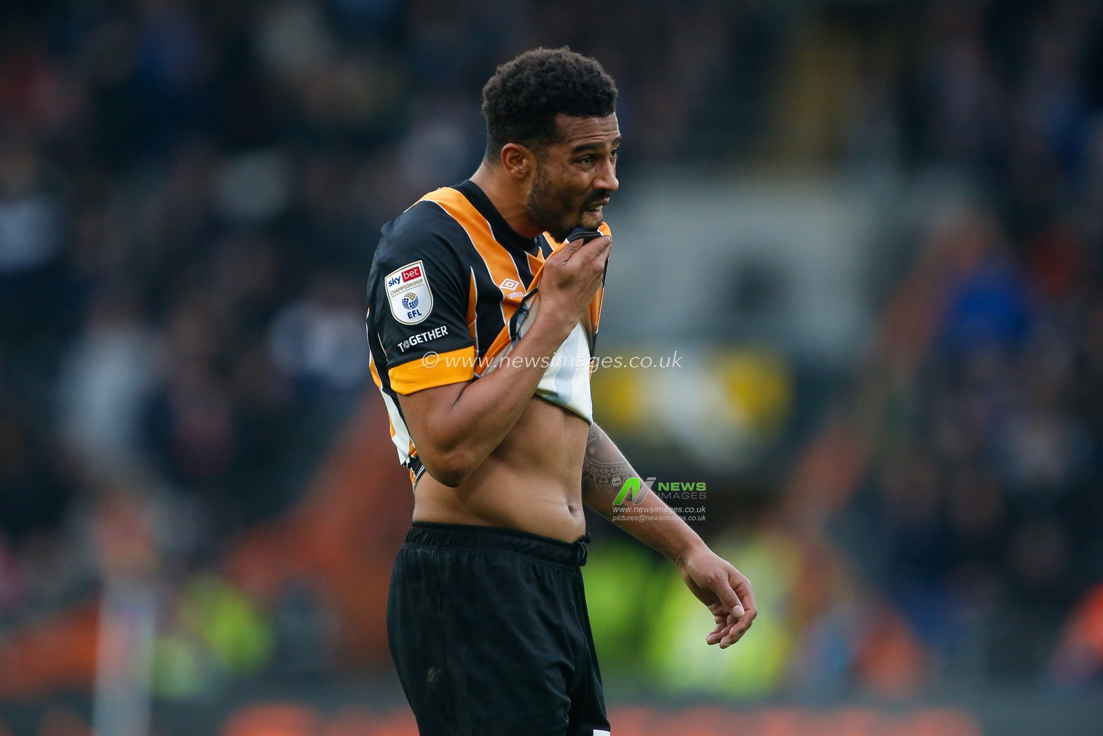 Cyrus Christie #33 of Hull City looks dejected during the Sky Bet Championship match Hull City vs Blackburn Rovers at MKM Stadium, Hull, United Kingdom, 29th October 2022

(Photo by Ben Early/News Images)