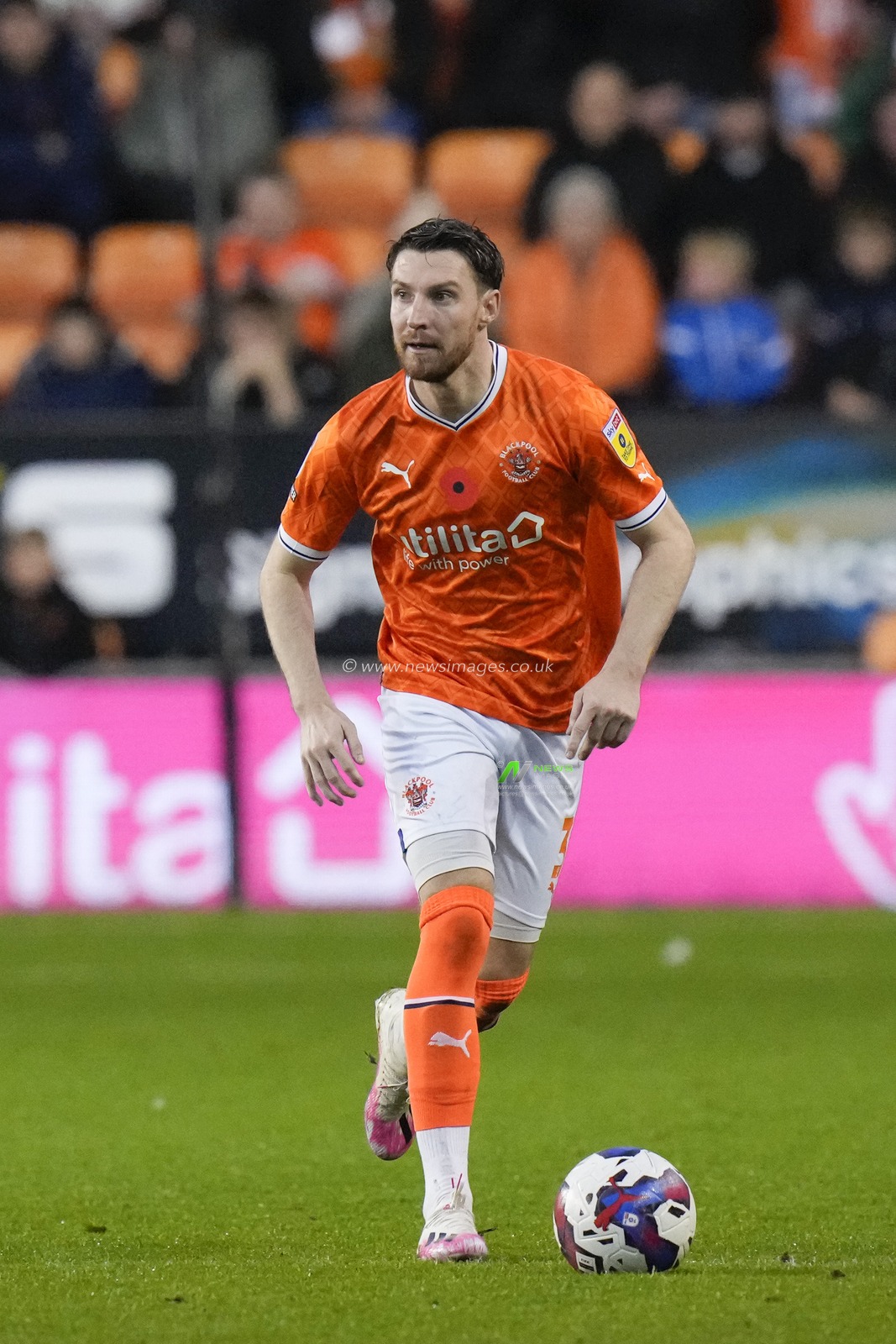 James Husband #3 of Blackpool during the Sky Bet Championship match Blackpool vs Luton Town at Bloomfield Road, Blackpool, United Kingdom, 5th November 2022

(Photo by Steve Flynn/News Images)