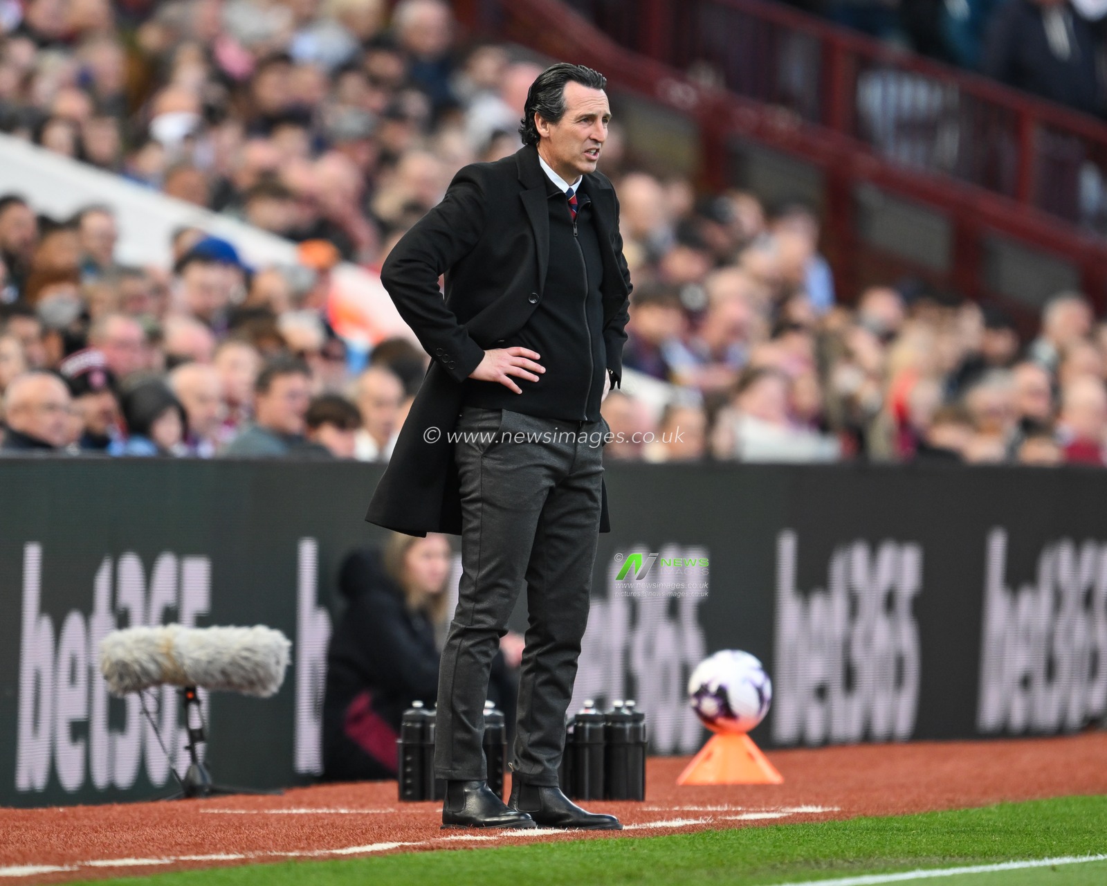 Unai Emery Manager of Aston Villa during the Premier League match Aston Villa vs Bournemouth at Villa Park, Birmingham, United Kingdom, 21st April 2024

(Photo by Craig Thomas/News Images)