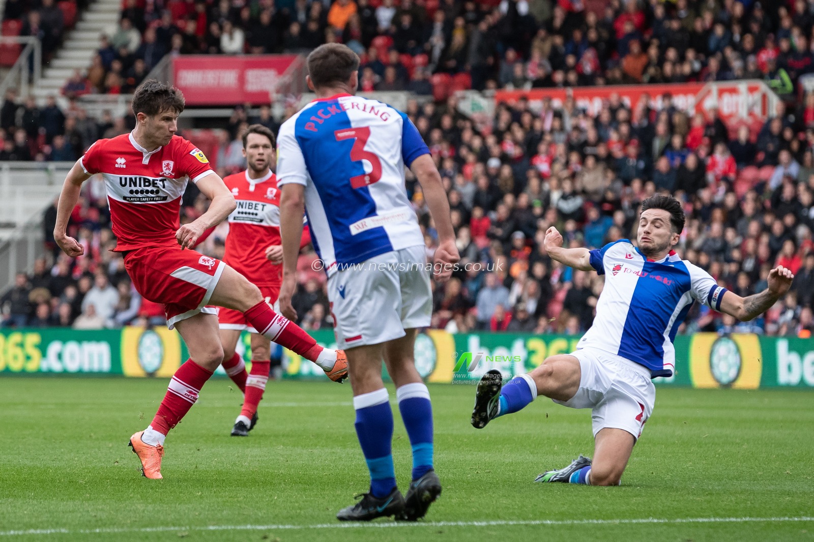 Paddy McNair #17 of Middlesbrough takes a shot but is off target during the Sky Bet Championship match Middlesbrough vs Blackburn Rovers at Riverside Stadium, Middlesbrough, United Kingdom, 15th October 2022

(Photo by James Heaton/News Images)