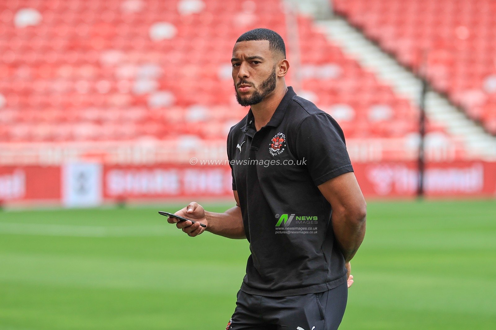 Keshi Anderson #10 of Blackpool inspects the pitch