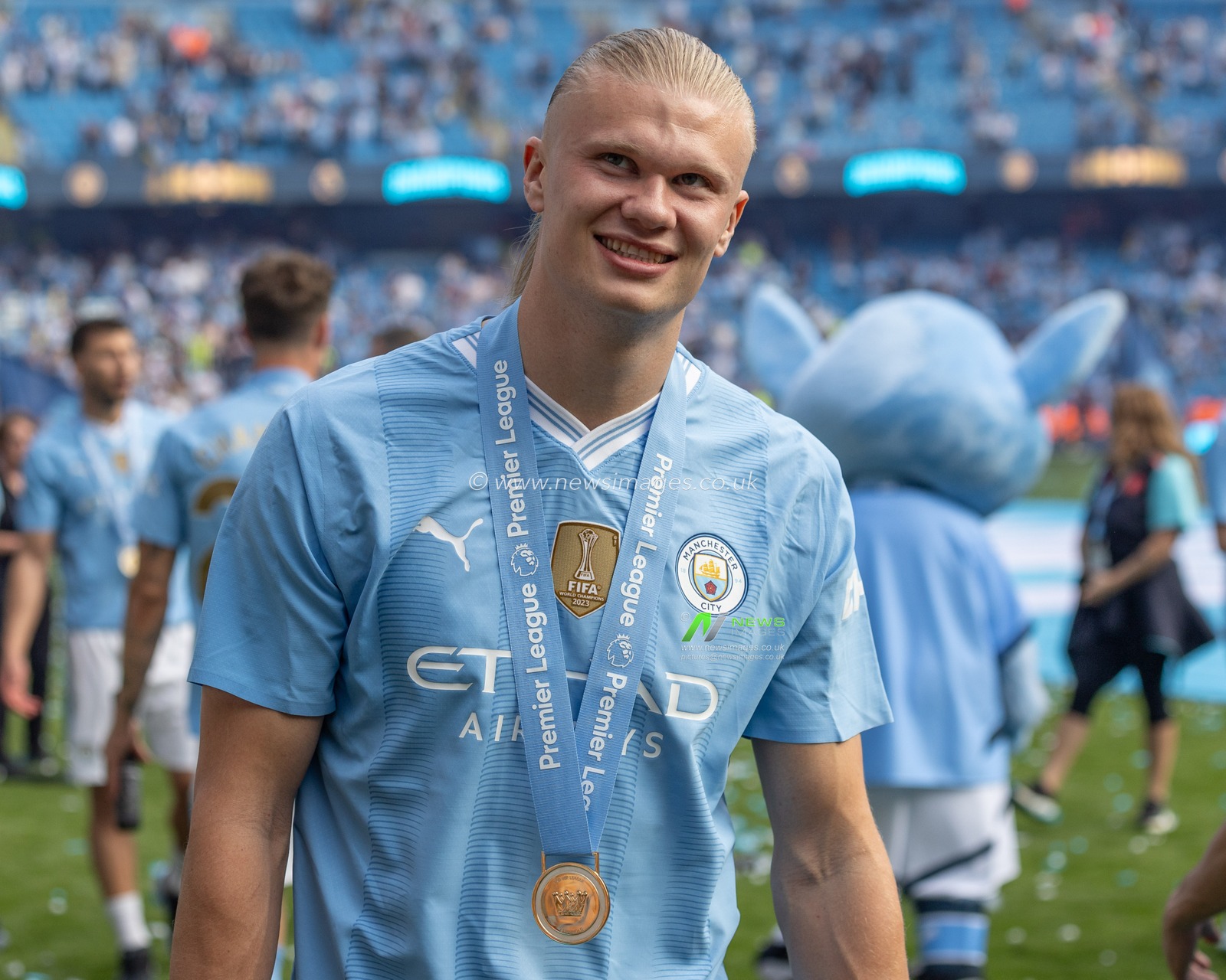 Erling Haaland of Manchester City with his Premier League winners medal during the Premier League match Manchester City vs West Ham United at Etihad Stadium, Manchester, United Kingdom, 19th May 2024

(Photo by Mark Cosgrove/News Images)