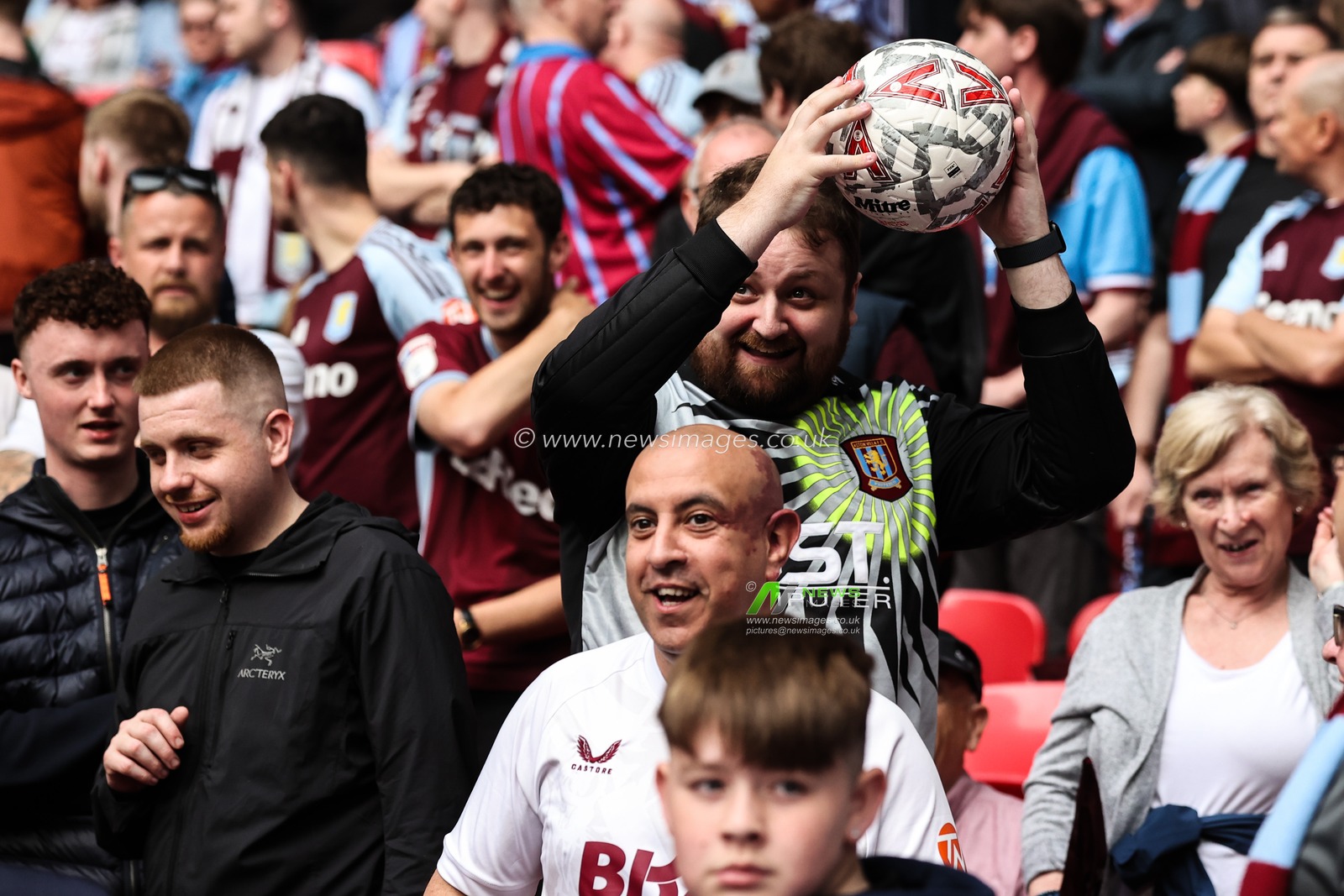 Aston Villa fans ahead of the Emirates FA Cup Semi-Final match Crystal Palace vs Aston Villa at Wembley Stadium, London, United Kingdom, 26th April 2025

(Photo by Alfie Cosgrove/News Images)