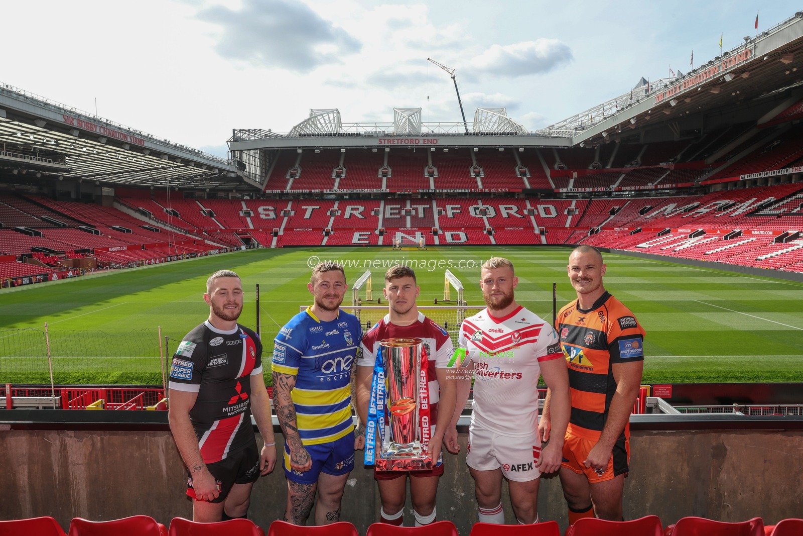 16th September 2019 ,  Old Trafford , Manchester, England;  2019 Betfred Super League Rugby Play-off press conference ; from left to right, Jackson Hastings (31) of Salford Red Devils, Josh Charnley (5) of Warrington Wolves, George Williams (6) of Wigan Warriors, Luke Thompson (10) of St Helens and Cheyse Blair (35) of Castleford Tigers line up with the Grand Final trophy ahead of the play-offs 


Credit: Mark Cosgrove/News Images