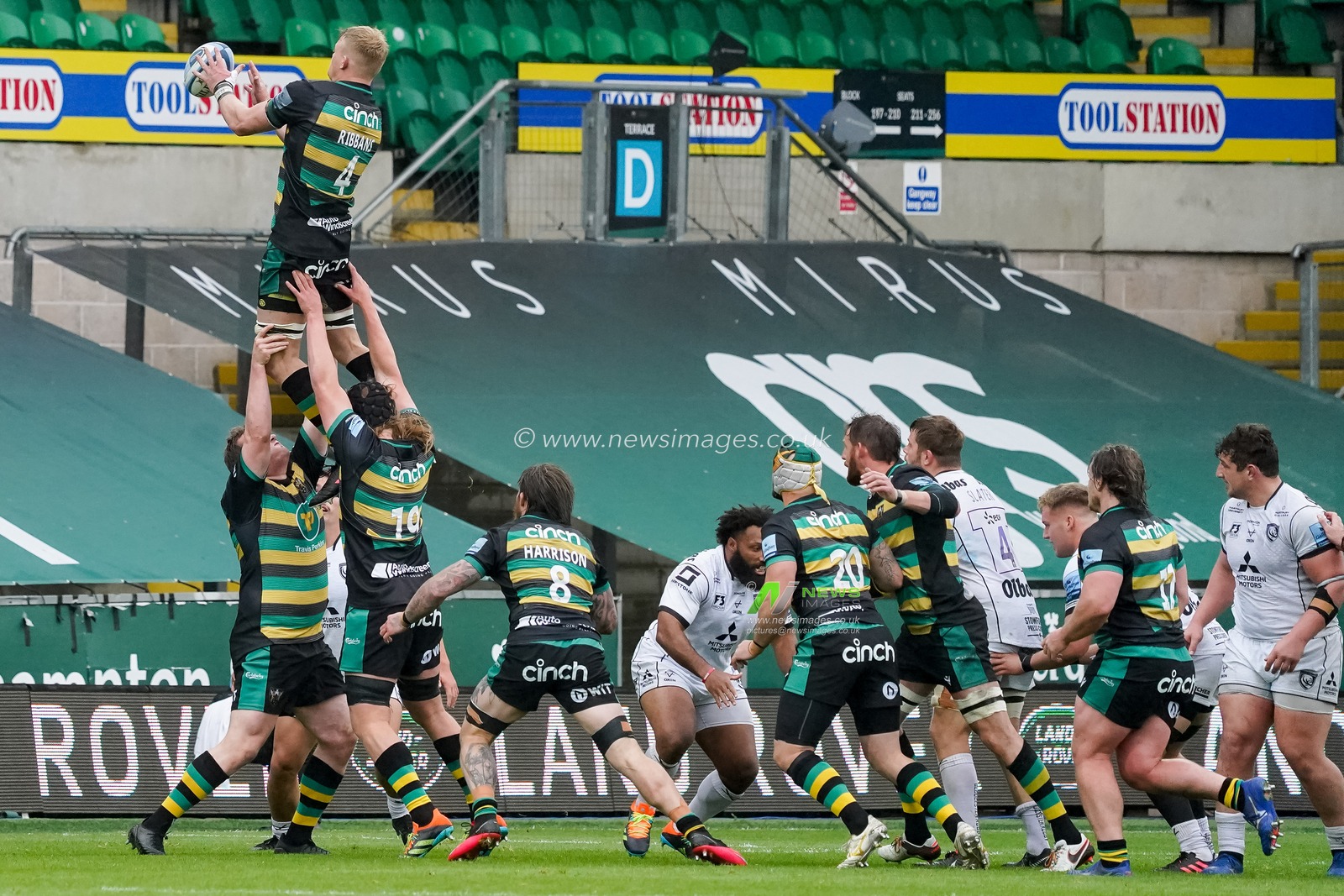 David Ribbans #4 of Northampton Saints wins the line out