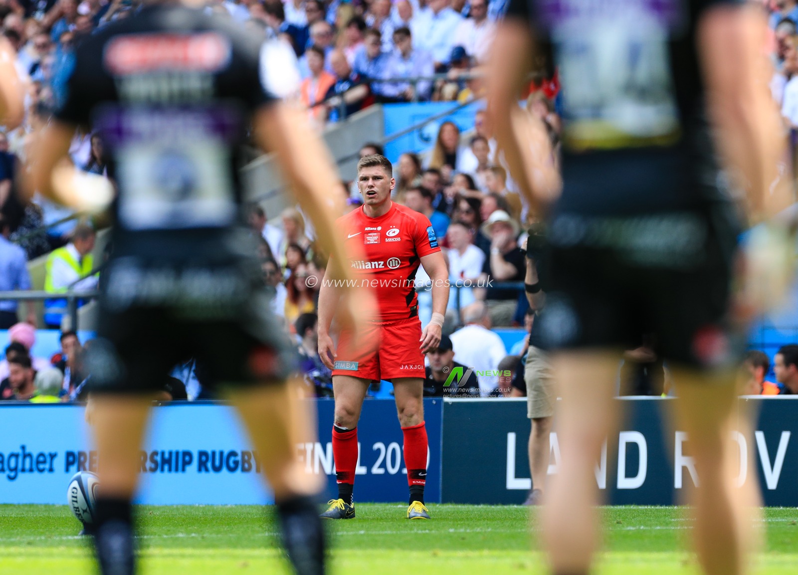 1st June 2019 , Twickenham, Twickenham Stadium, England ; Gallagher English Premiership Play-Off Final 2019, Exeter Chiefs vs Saracens ; Owen Farrell (10) of Saracens eyes the posts ahead of a penalty kick

Credit: Georgie Kerr/News Images