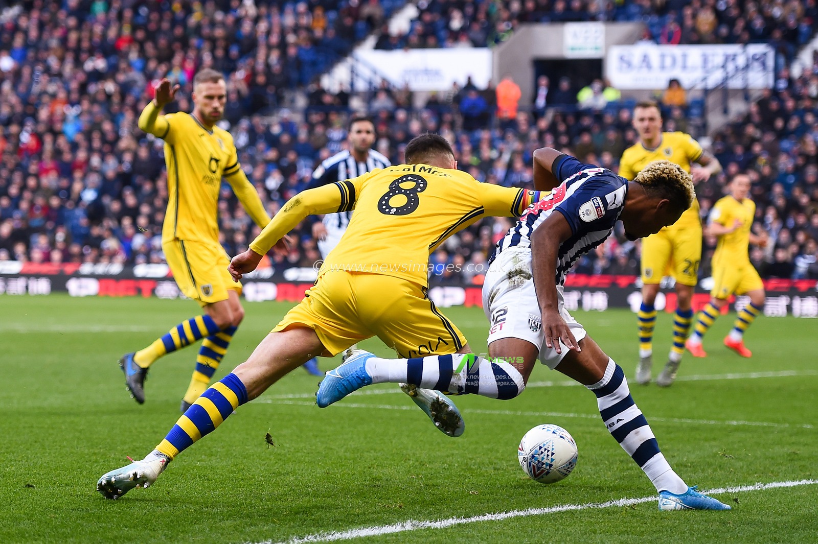 8th December 2019, The Hawthorns, West Bromwich, England; Sky Bet Championship, West Bromwich Albion v Swansea City : Grady Diangana (29) of West Bromwich Albion and Matt Grimes (08) of Swansea City tussle for the ball in the Swansea 18 yard box

Credit: Gareth Dalley/News Images